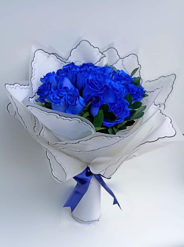 Bouquet Exclusivo: Rosas Azules de Ensueño
