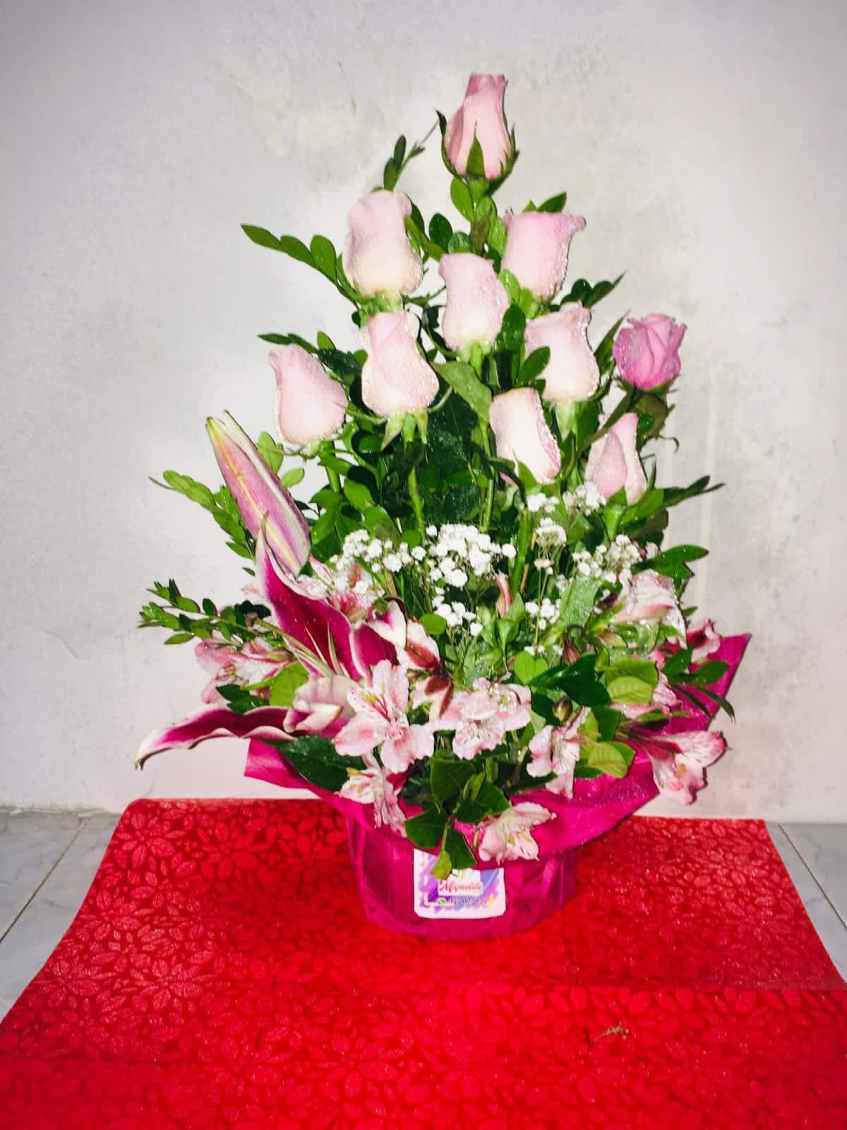 Centro Floral Romántico en Base Especial
