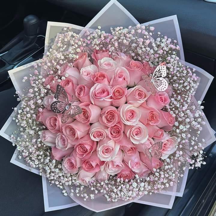 Lágrima Solemne Miguelito con Lirios y Rosas Blancas