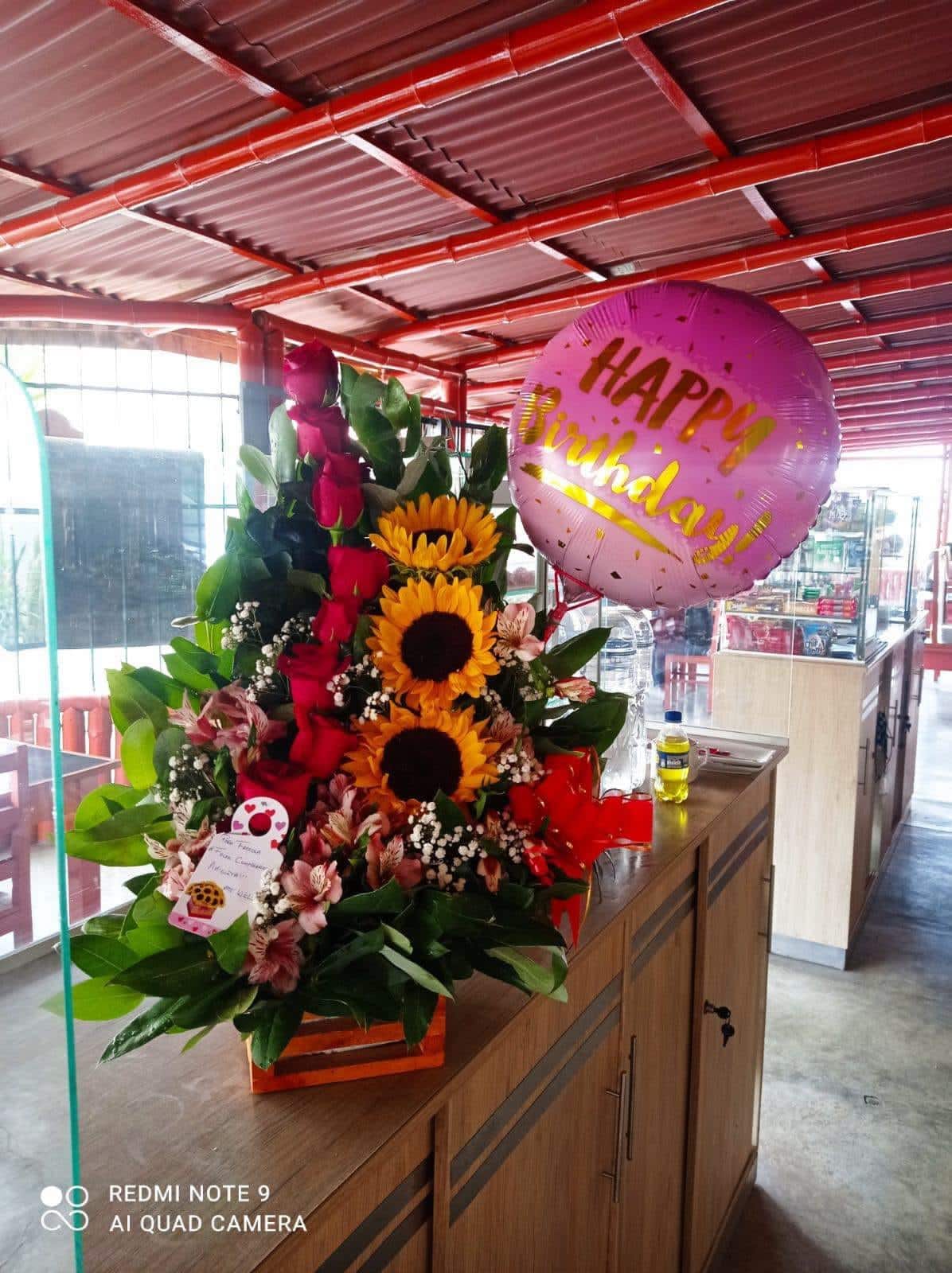 Arreglo Primaveral de Gerberas y Mini Rosas